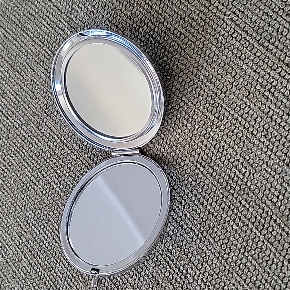 Compact Mirror - Picture 2 of 3